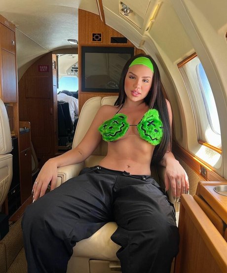 Vivi Wanderley star free photos