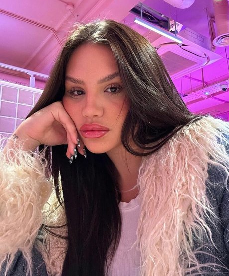 Vivi Wanderley beautiful star picture