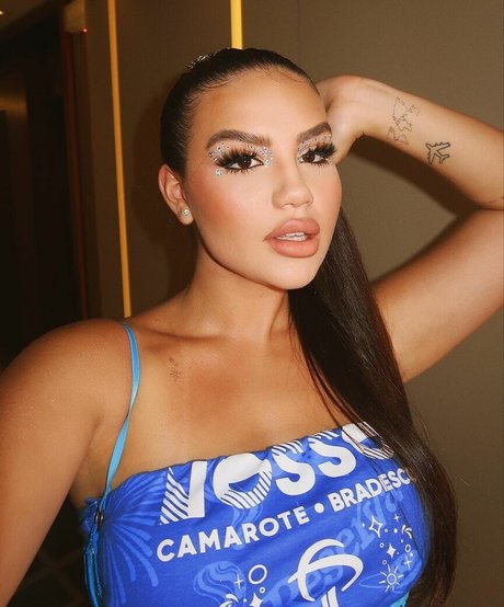 Vivi Wanderley star pretty galleries