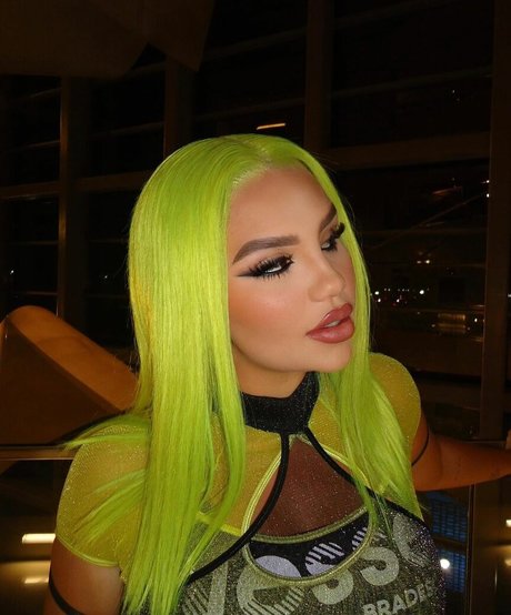 Vivi Wanderley model hd pictures