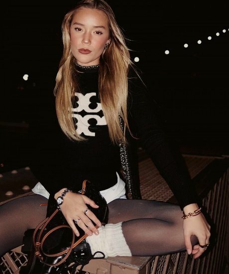 busty teen onlyfans sexy nudes pics