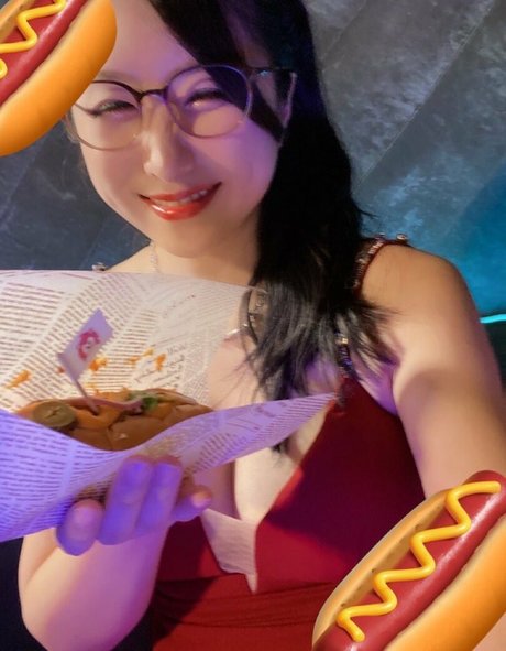 Kson Onair model erotic photo