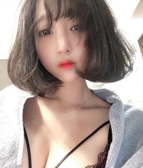 mature blonde onlyfans exclusive image