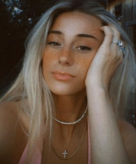 hadelinemope top model pic