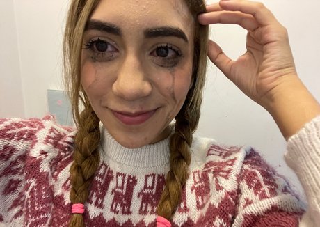 Artemis Carmona model art gallery