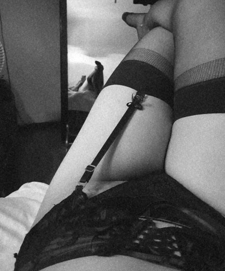 Kareningold hot actress gallery