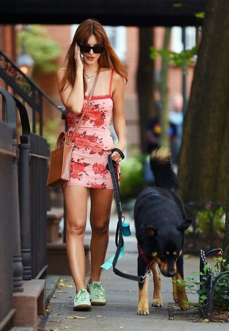 Emily Ratajkowski model adult photo