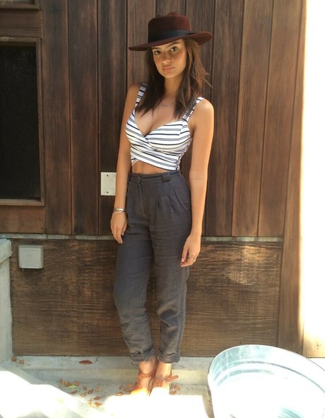 Emily Ratajkowski beautiful actress image