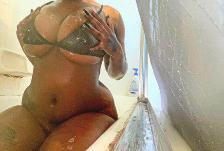 Xiouuu porn star image