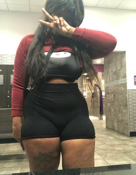 Xiouuu nude actress photo