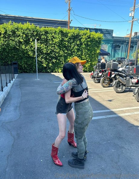 bethanymoorefree model top pic