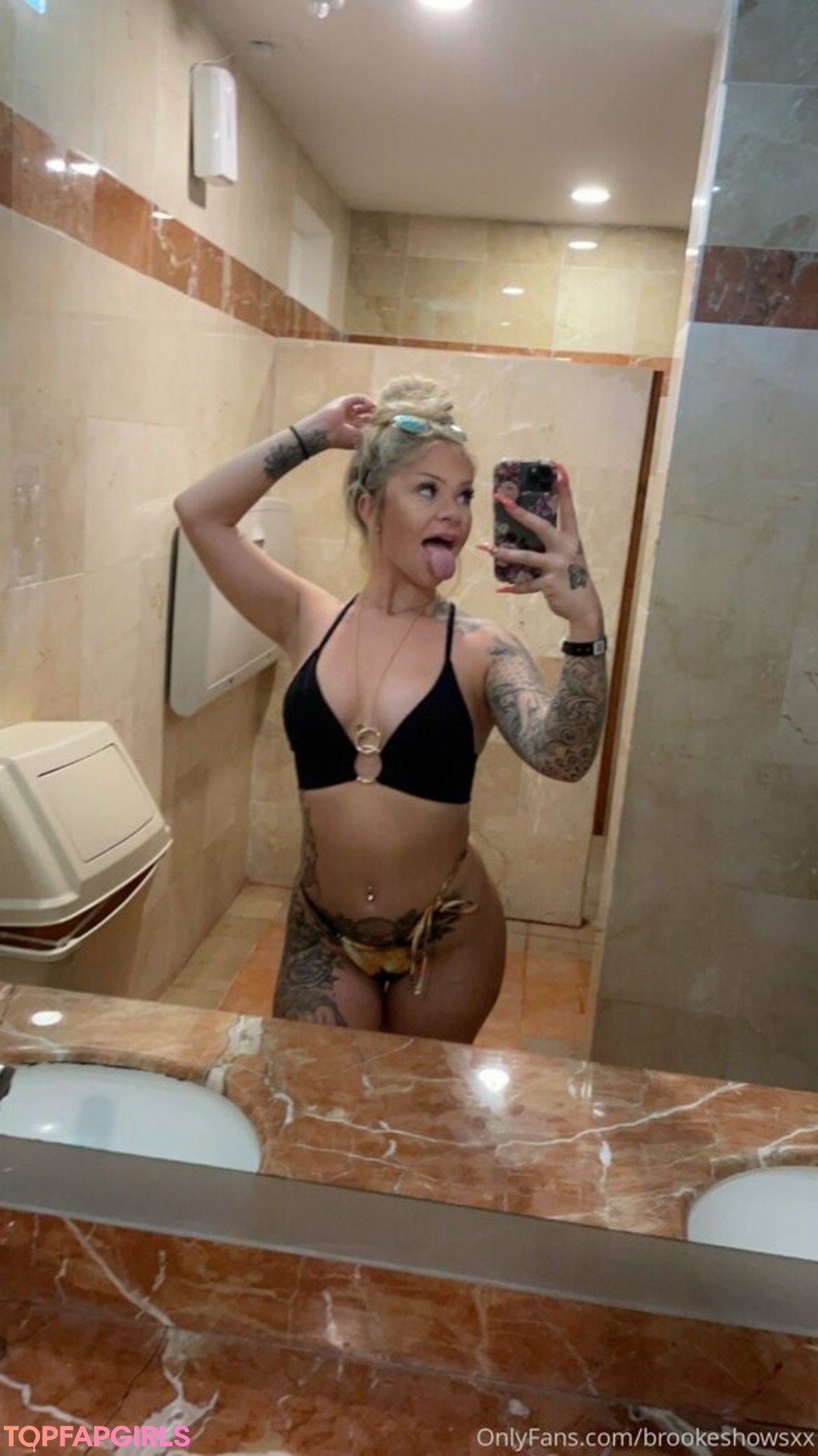 nude outdoor onlyfans pornographic image