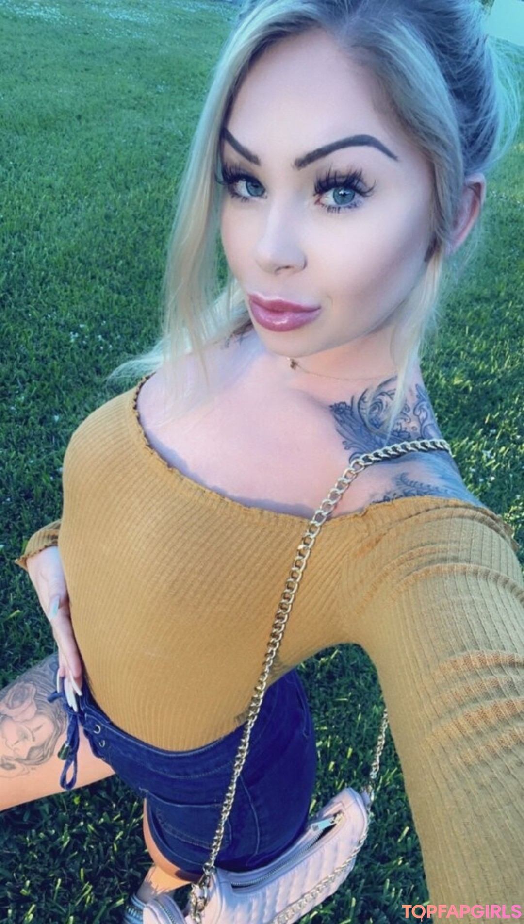big tits cougar onlyfans nude archive