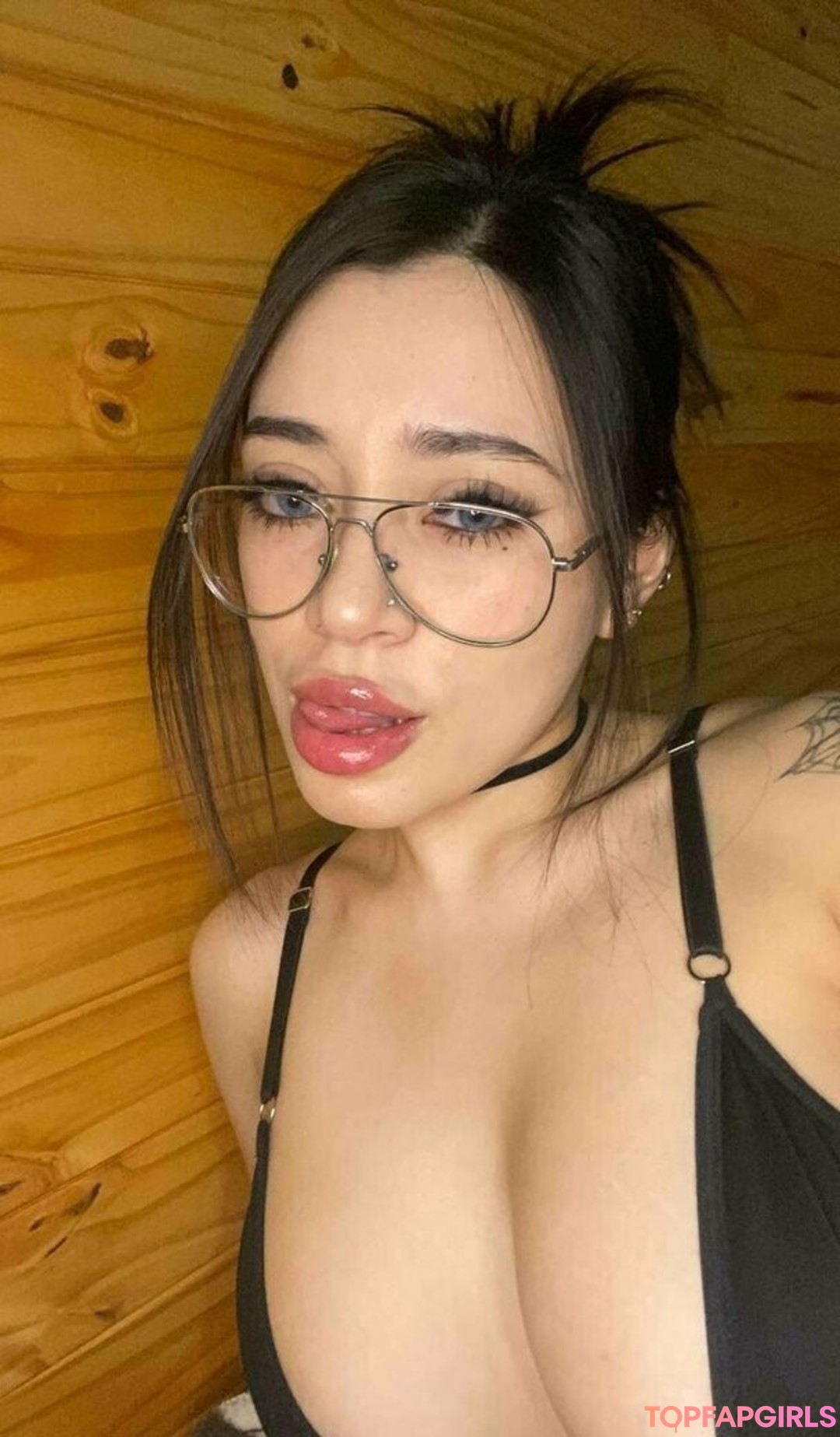 carolinee2000 model pretty pic