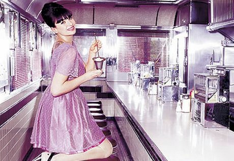 Gizzi Erskine hd actress images