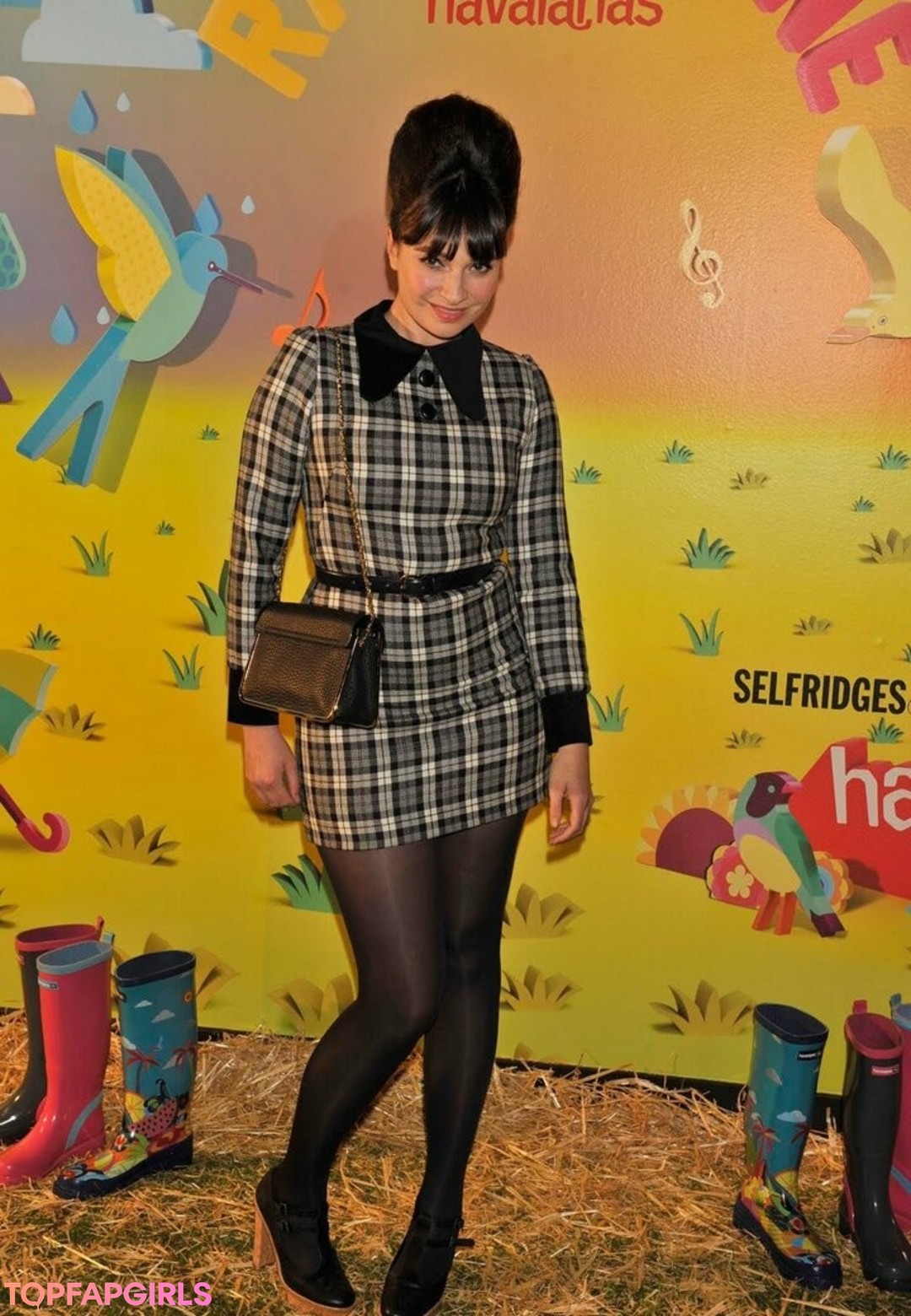 Gizzi Erskine hot actress img