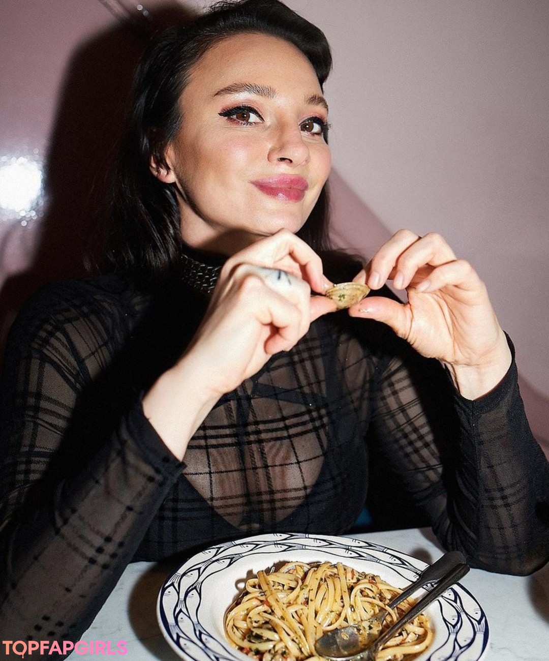 Gizzi Erskine pornstar exclusive image