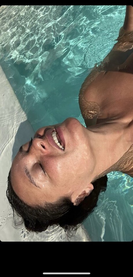 Gizzi Erskine high quality model images