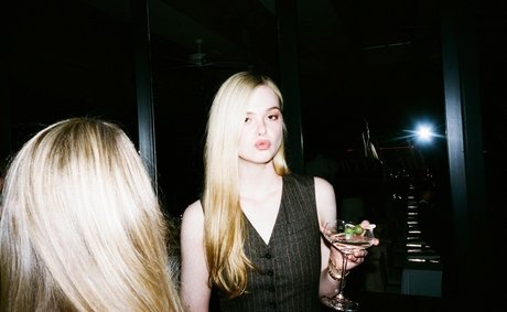 Elle Fanning top star images