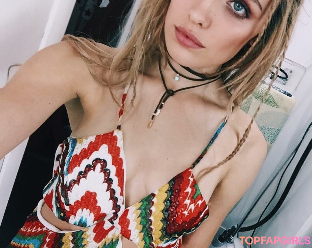 Wallis Day star pornographic gallery