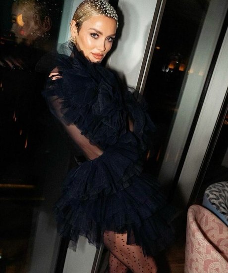 Wallis Day star sexy galleries