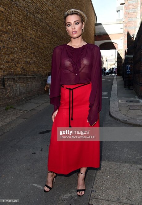 Wallis Day nice actress photos