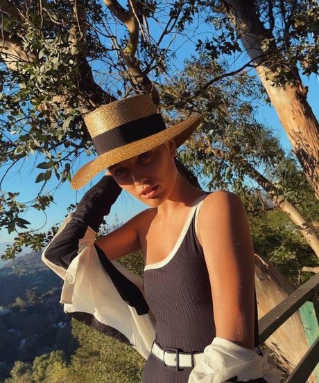 Wallis Day star art images