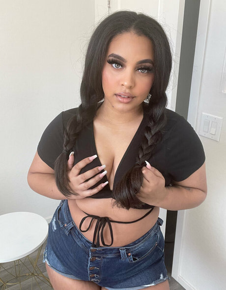 livinwithloren nude model pictures