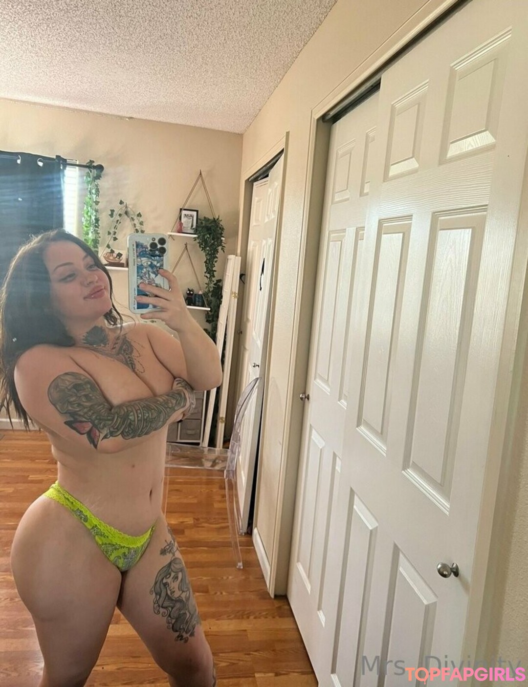 dailydivinity model free images