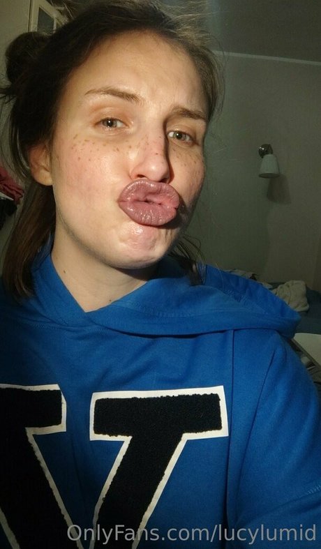 lucylumid beautiful actress image