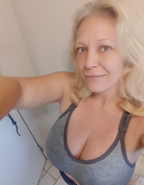 Charlee Chase beautiful actress pics