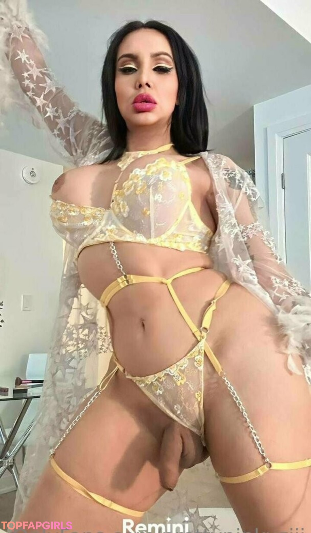 prettypinkuziii model nude picture