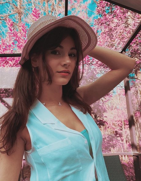 AlexiaRaye model porn gallery