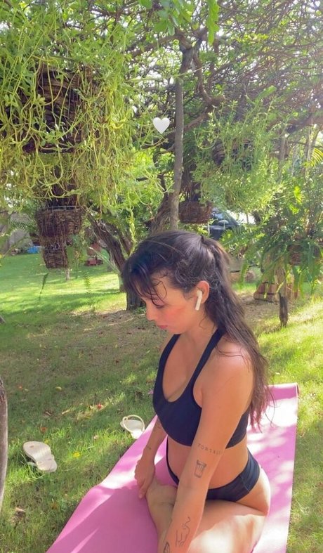 skinny brunette onlyfans free pic