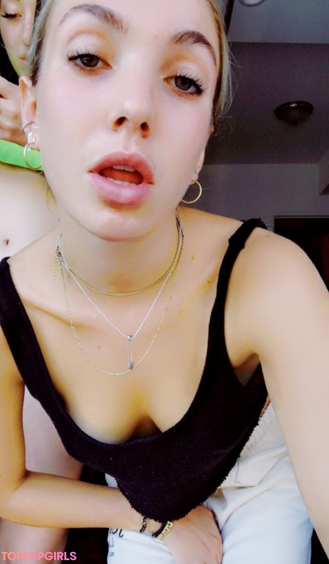 Noah Cyrus xxx star image