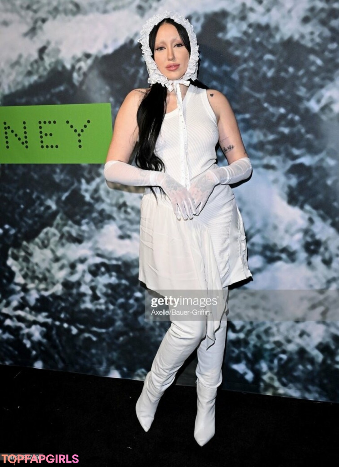 Noah Cyrus pretty star photo