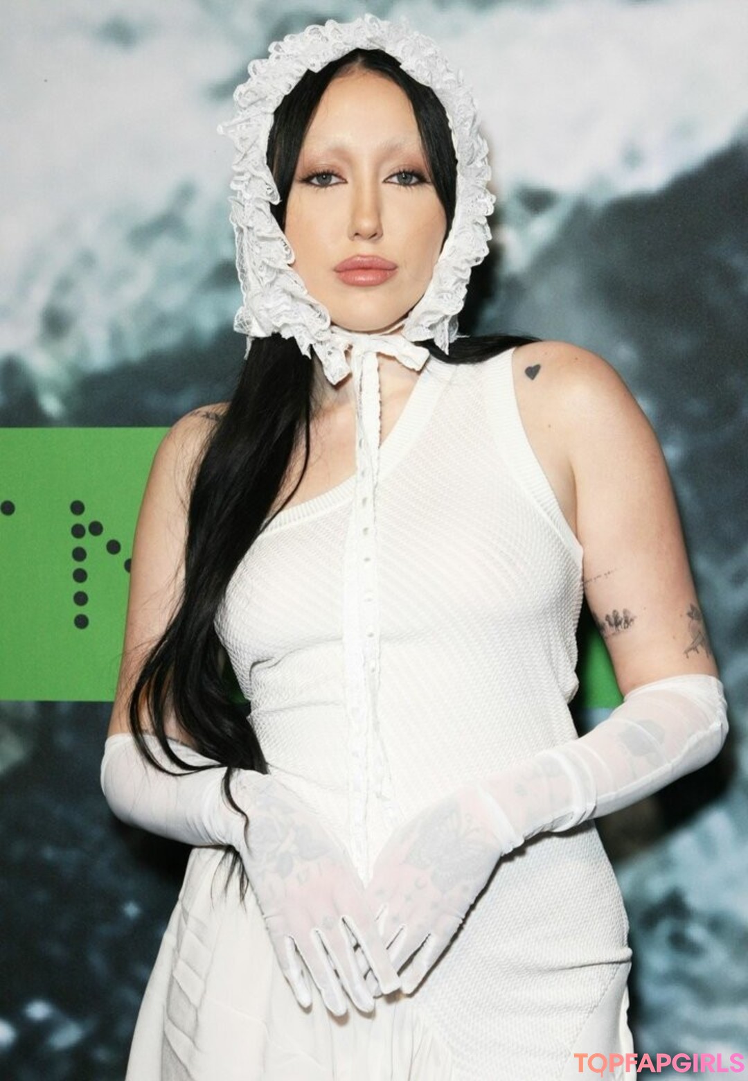 Noah Cyrus sex model pic