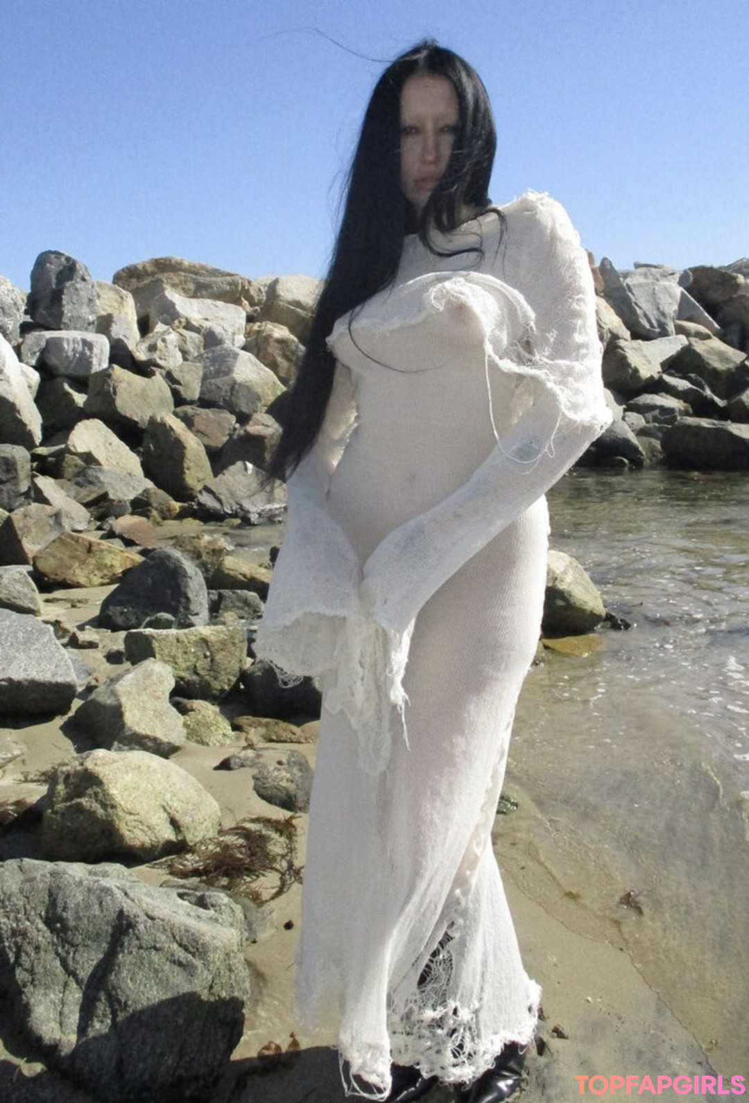 Noah Cyrus porn model picture