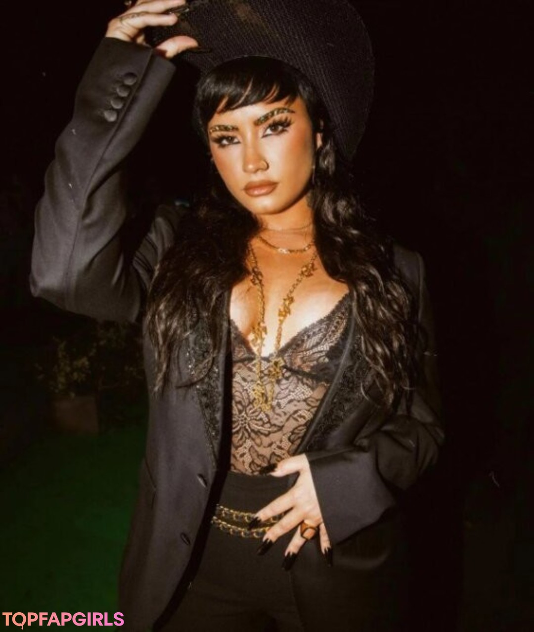 Demi Lovato model nude picture