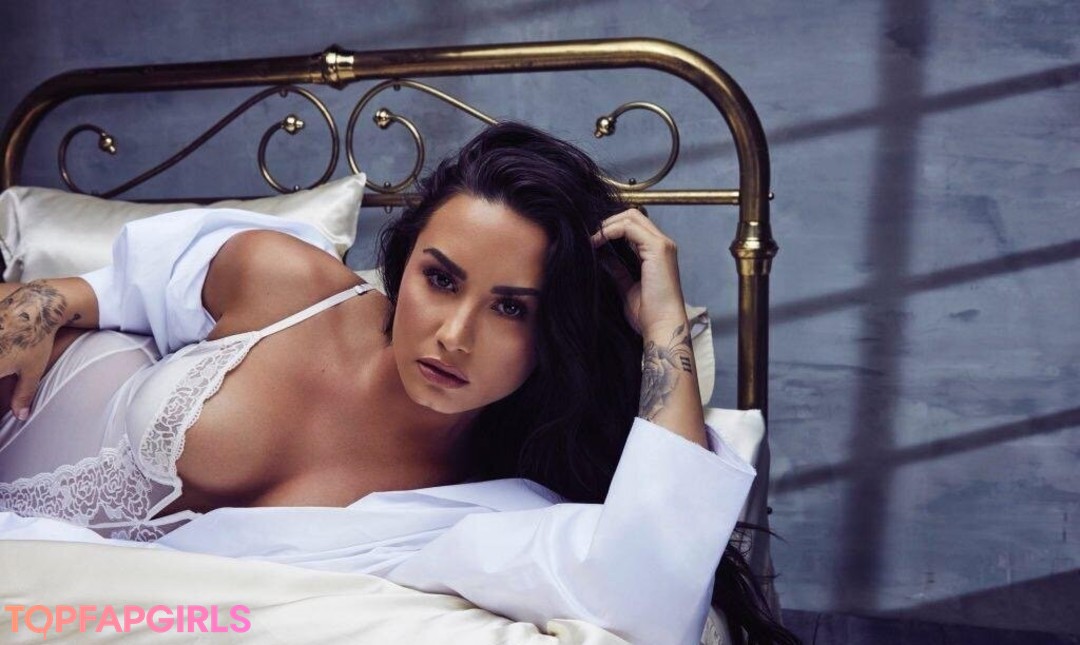 Demi Lovato star perfect pics