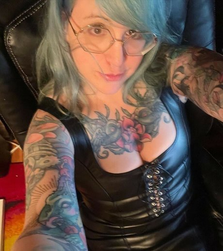 PushingUpRoses pornstar art photo