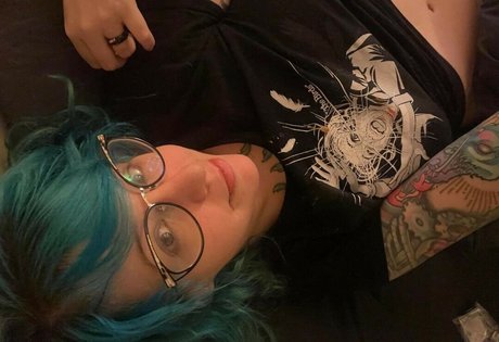 PushingUpRoses hot star img