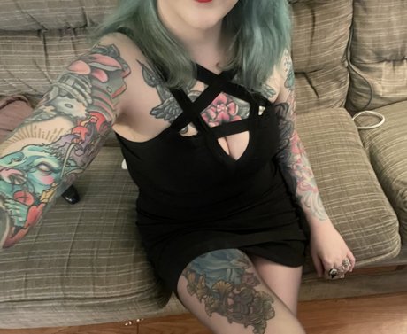 PushingUpRoses art model img