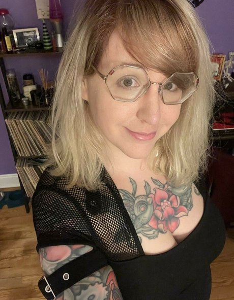 PushingUpRoses model free archive