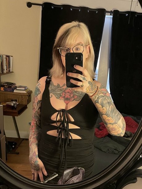 PushingUpRoses model nice img