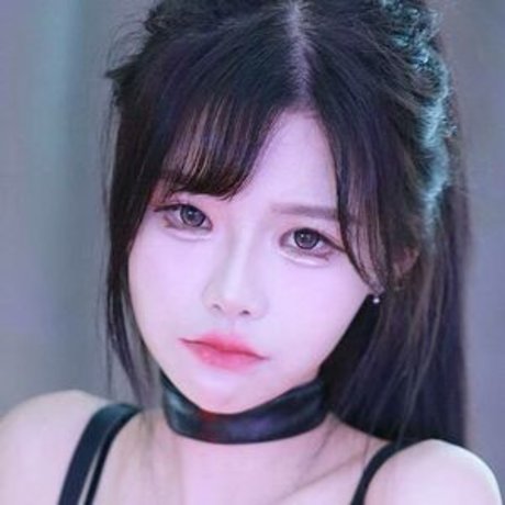 irissiri129 erotic actress photos