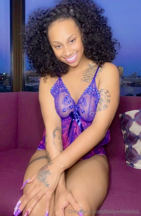 Lalovetheboss model high quality pics