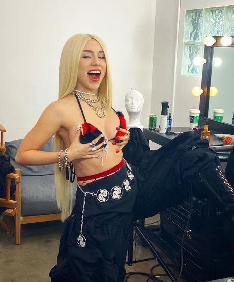 Ava Max nice pornstar img