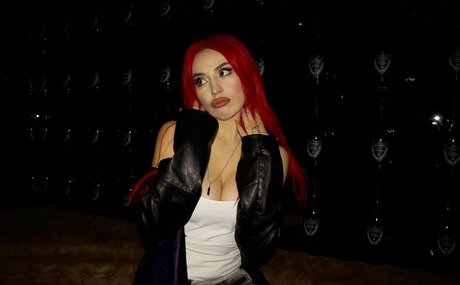 Ava Max beautiful actress img