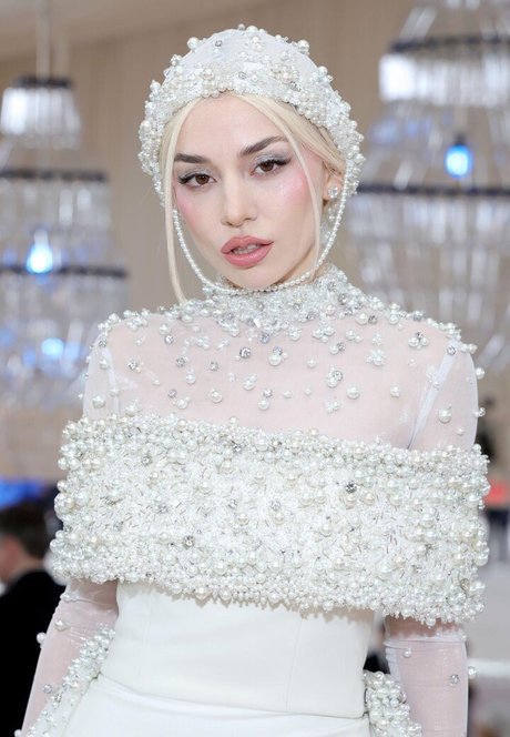 Ava Max star nudes image